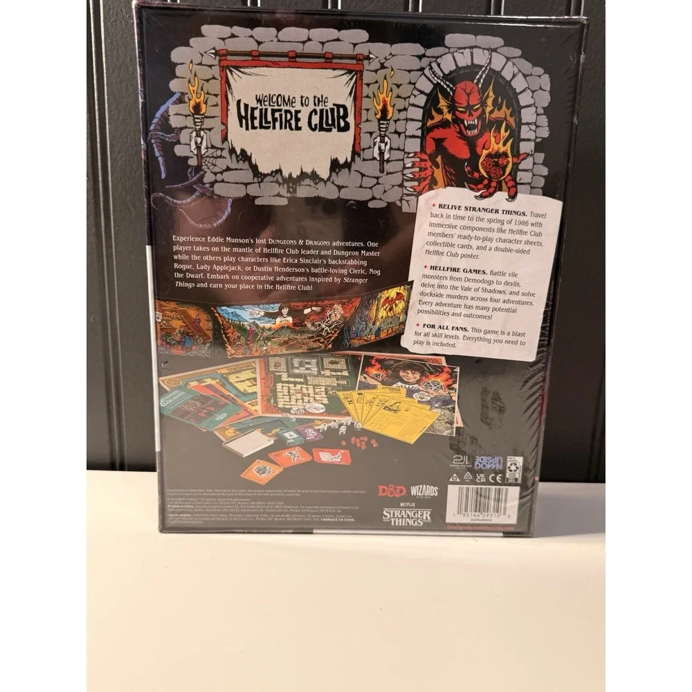 Dungeons and Dragons:  Welcome to the Hellfire Club - Stranger Things  - NEW